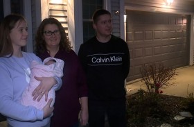 شرطية تضطر لتوليد سيدة 