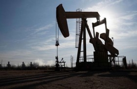 النفط يصعد دولارا بعد عقوبات أمريكية جديدة على إيران 