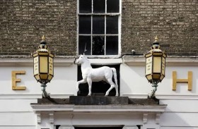 فندق ألهم رواية تشارلز ديكنز الأولى مهدد بالزوال