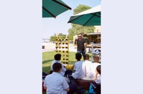 بلدية مدينة أبوظبي تثقف مرتادي شاطئ البطين العام بمعايير تعزيز الاستدامة في الشواطئ