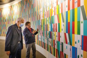 فنان فنزويلي يدعو الزوار إلى مشاركته رسم جدارية في إكسبو 2020 دبي