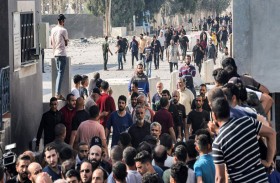  إسرائيل تعيد «آلاف» العمال الفلسطينيين إلى غزة بعد طردهم 