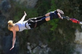 قفزة بنجي تنهي حياة  شابة 