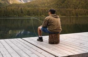 تطلق زوجها لإدمانه على صيد الأسماك