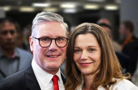 زوجة رئيس وزراء بريطانيا تورطه.. ما دخل تايلور سويفت؟