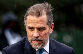 ابن جو بايدن يفتح النار على جورج كلوني