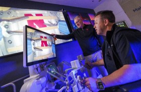 جراحون يجرون عملية في الفضاء عبر روبوت