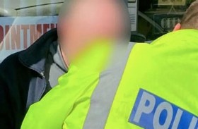 القبض على مجرم أصلع حاول الاختباء عند الحلاق