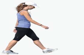 للمشي بعد تناول الطعام فوائد رائعة.. بينها علاج الإمساك