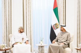 رئيس الدولة يتسلم رسالة خطية من سلطان عمان خلال استقباله المبعوث الخاص