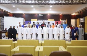 عبدالملك جاني وجمعة الشامسي يكرمان اللجنة المنظمة للبطولة الخليجية والبطولة العربية للتجديف الشاطئي بنادي الحمرية بعد نجاح البطولتين 