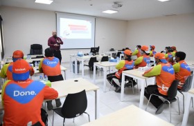 شرطة أبوظبي تعزز وعي سائقي «توصيل الطلبات»  ببرنامج النقاط المرورية