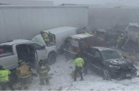 50 سيارة وشاحنة في حادث ضخم 