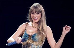 إطلالة لندنية لتايلور سويفت