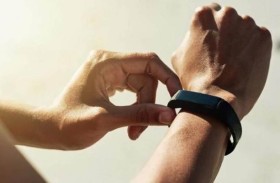 فريق دولي يطور سوارا ذكيا لاختبار اللياقة عبر العرق