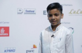 طفل ينجح في اختبارات الرياضيات بالجامعة