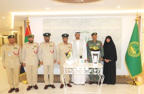 شرطة دبي تُكرم نجل أحد مُنتسبيها لتفوقه في الثانوية العامة