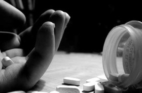 ثلاثة شبان يحاولون إنهاء حياتهم بعد يوم من انتحار شقيقهم