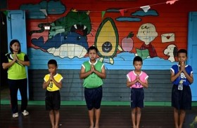 مدرسة يبتلعها المحيط ببطء