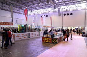 انطلاق فعاليات معرض الأزياء والمنتجات الإلكترونية في مركز إكسبو الشارقة 