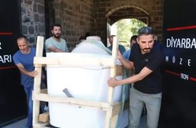 يفاجئ السلطات بكنز أثري في بيته