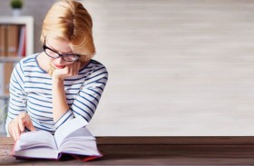 وداعاً لنظارات القراءة.. قطرات عين جديدة تُغني عنها