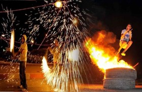 نقل 4 طالبات إلى المستشفى لاستهدافهنَ بألعاب نارية