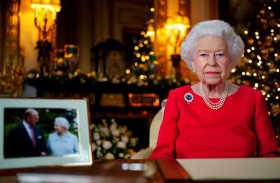 رجل يقتحم قصر الملكة إليزابيث بقوس ونشاب