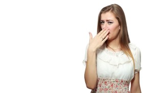 رائحة الفم الكريهة قد تشير إلى أنك تحمل عامل خطر يسبب أمراض القلب