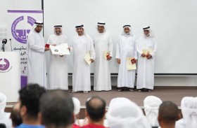 تكريم سالم محمد بن هويدن الكتبي بـوسام الخدمة المجتمعية  