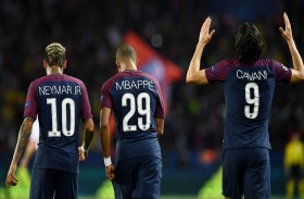 الحكومة الفرنسية تجمد النشاط الكروي حتى سبتمبر 