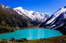 أكواخ في الجبال  لاستقطاب السياح