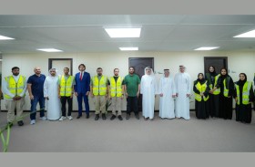 الطاير يطلع على تقدم سير العمل في المرحلة السادسة من مجمع محمد بن راشد آل مكتوم للطاقة الشمسية 