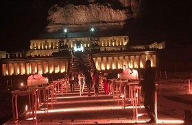 معبد فرعوني يحتضن عرض أزياء 