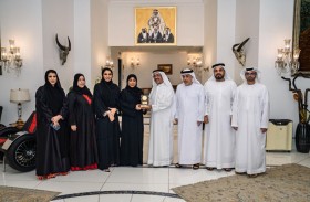 حشر بن مكتوم يشيد بدور جمعية الصحفيين الإماراتية في تعزيز الحضور المهني للصحفيين