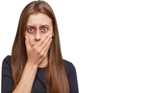 إلى ماذا تشير الهالات السوداء تحت العينين؟