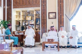 حميد النعيمي يمنح قائد عام الشرطة وسام عجمان الأول