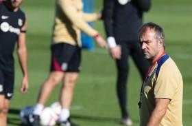 فليك في مأزق قبل «كلاسيكو الأرض»