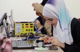 لحماية الخصوصية.. فلسطينية تحترف صيانة الهواتف المحمولة