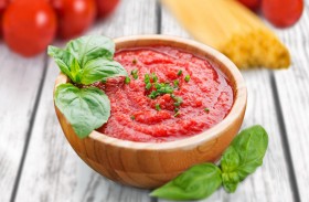 يهدد بتفجير مطعم بسبب الصلصة