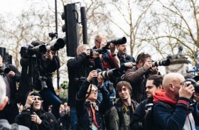 تقرير: الصحفيون في أوروبا يعملون في بيئة متزايدة العدائية