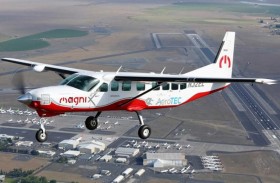 معجزة في الجو.. راكب يهبط بطائرة