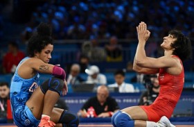 كلمات حزينة واعتذار.. فوغات تقلب الطاولة وتعتزل المصارعة