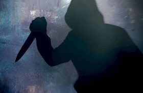 يطعن طليقته حتى الموت أمام مدرسة