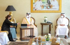 حاكم رأس الخيمة يطلع على خطط وبرامج وزارة التغير المناخي والبيئة