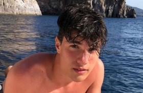 الرجل الأكثر وسامة في إيطاليا يصبح كاهناً