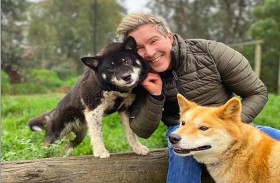 يعيش مع 2000 حيوان خطير في منزله