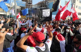  الآلاف يتظاهرون في ليما ضد الرئيس كاستيو 