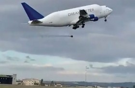 مشهد مثير بعد إقلاع طائرة.. والنهاية سعيدة