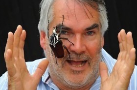 يفتتح حديقة حيوان للحشرات على مدى 20 عاماً